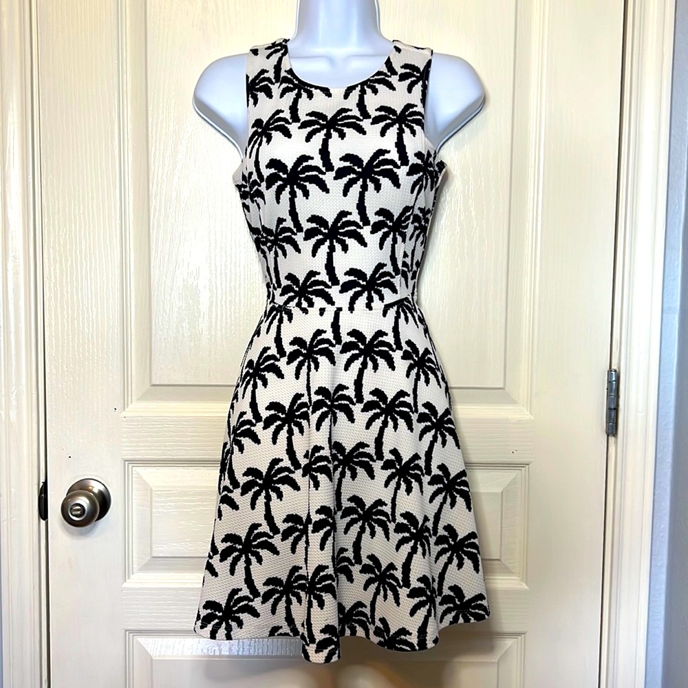 Black & white girls dress. Criss cross back. Tropical. Palms. Size 12